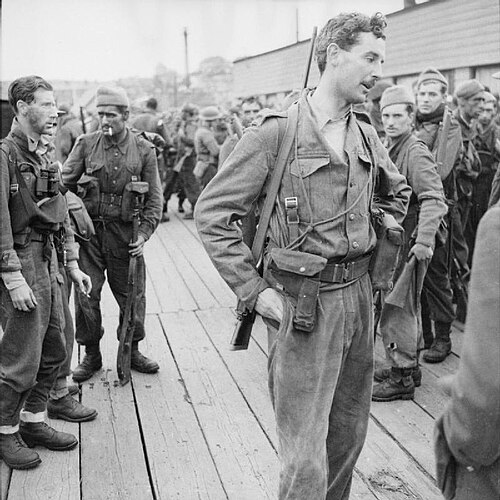 Lord Lovat at Newhaven after returning from the Dieppe Raid, August 1942.