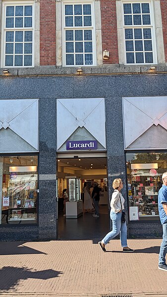 File:Lucardi, Gouda (2022) 02.jpg