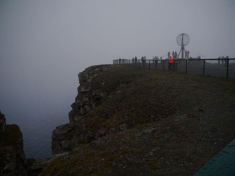 File:Mageröya Nordkap Mitternacht 1.JPG