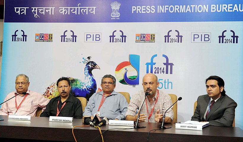 Manabendra Adhikary, Direktur dan Anil Radhakrisnan Menon, Produser film 'OTHELLO' dan Mukesh Mehta, Produser film 'NORTH 24 KAATHAM', di press conference.jpg