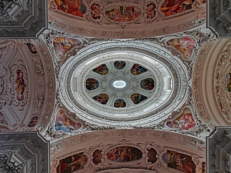 File:Mariazell Basilika Kuppel (2).jpg