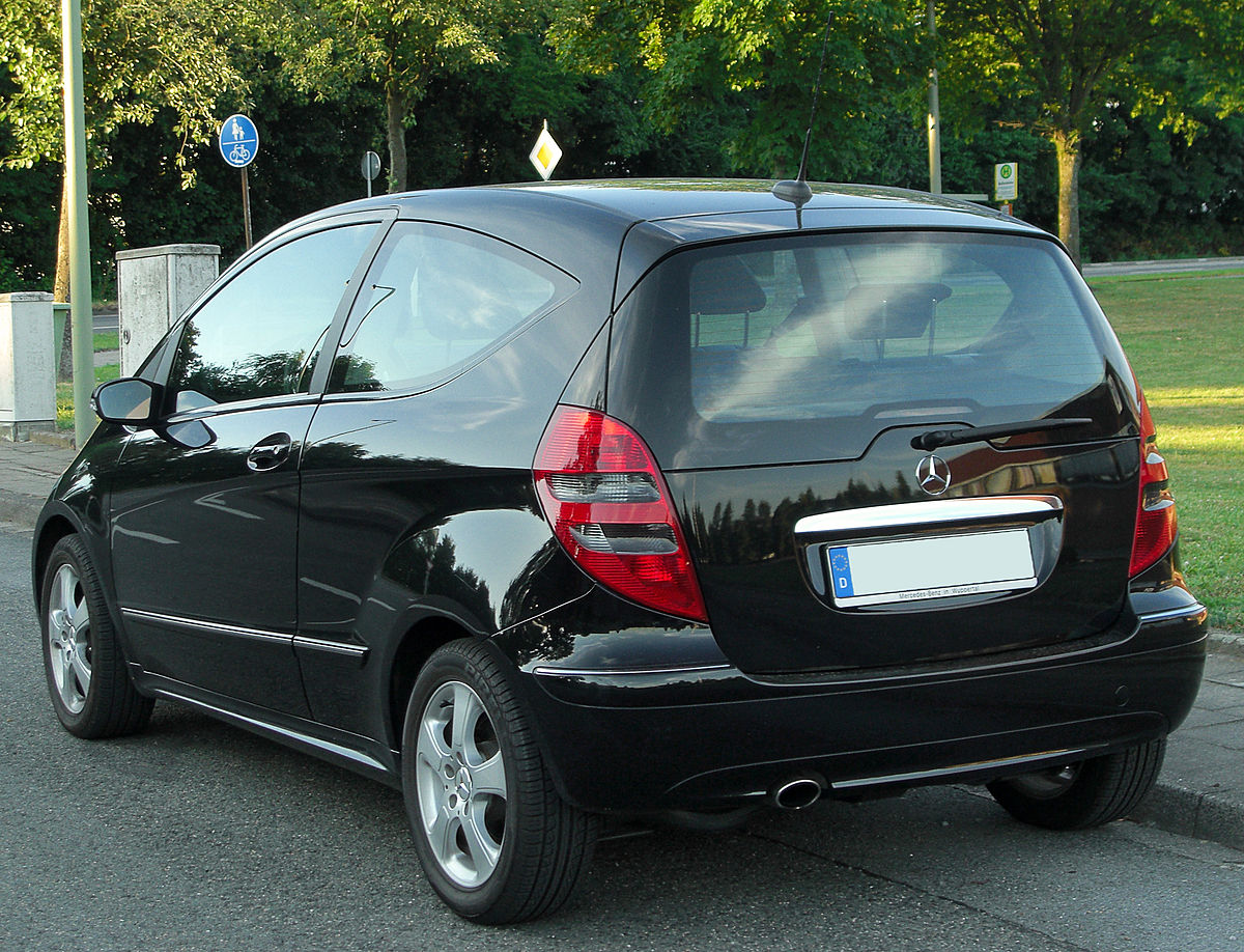 File:Mercedes A-Klasse Avantgarde (W169) front 20100515.jpg
