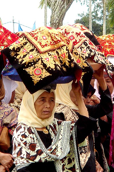 File:Minangprocession.jpg