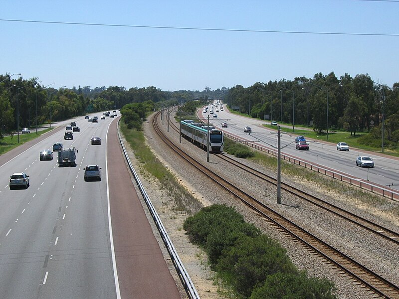 File:Mitchell Freeway 112 N Gwelup Karrinyup Rd.jpg