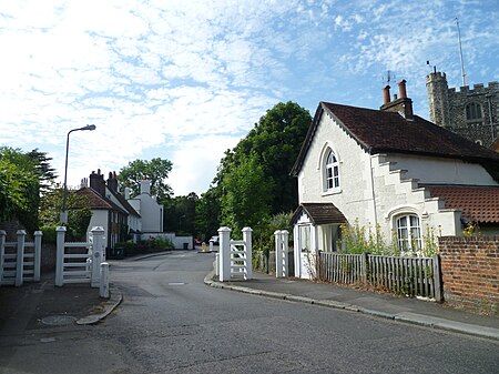 Monken Hadley gateway