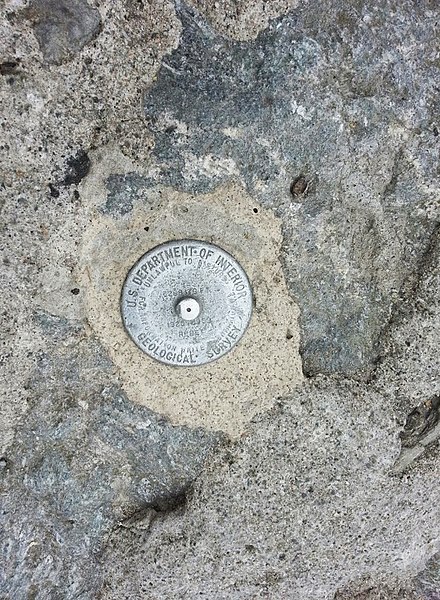 File:Mount Washington, New Hampshire geological survey marker- 2014-03-08 13-07.jpg