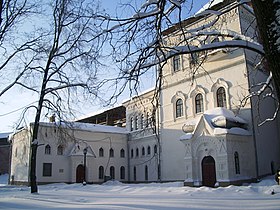 Direcção da NGOMZ no edifício do Museu de Antiguidades de Novgorod construído em 1892