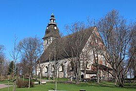 L'église et son parc.