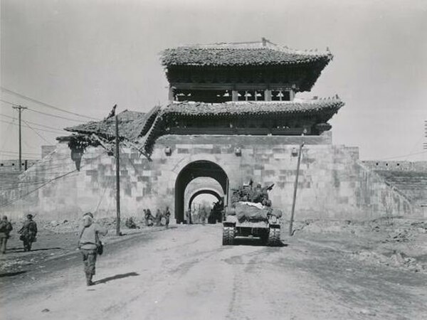 Image: Namdaemun, Main Southern Entrance to Seoul (cropped)