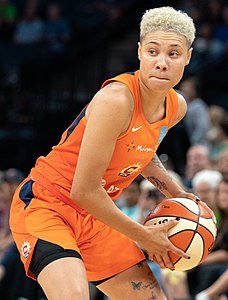 Natisha Hiedeman (decupată) .jpg