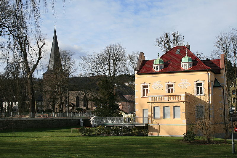 File:Neuenrade-Stadtpark1-Bubo.JPG