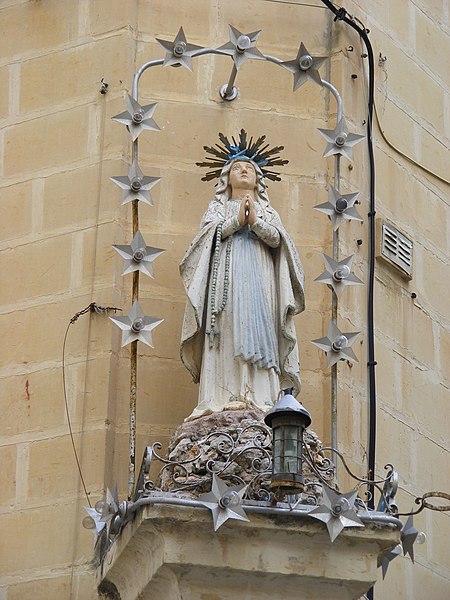 File:Nicpmi-00531-3 valletta niche madonna of lourdes.jpg