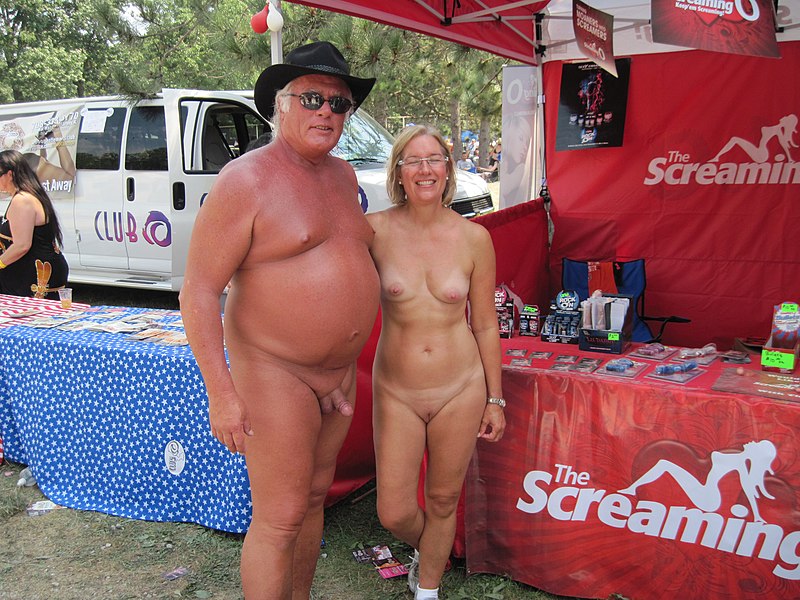 File:Nudes-A-Poppin' 2011-Sun198.jpg