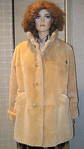 Fur clothing - Wikipedia