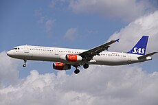 OY-KBB Airbus A321 SAS Scandinavian Airlines (13934594574).jpg
