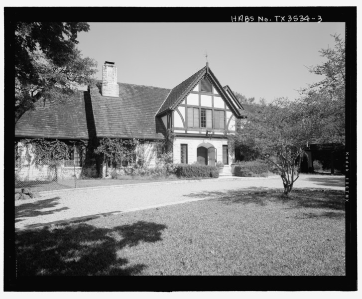 File:Oblique view of front looking north - Reed Hall, 3200 Bowman Avenue, Austin, Travis County, TX HABS TX-3534-3.tif