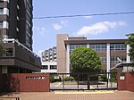 Universidad de Ochanomizu (puerta sur) .jpg