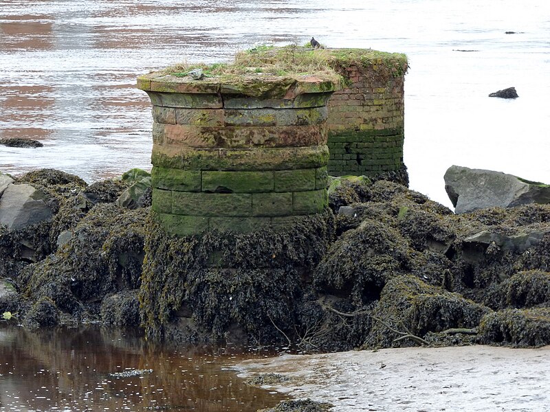 File:Old railway bridge piers - geograph.org.uk - 5998200.jpg