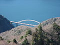 پل اُتانزاوا از نقطهٔ دید کوه تاکاتوری. برای بهتر دیدن عکس بر روی آن کلیک کنید.