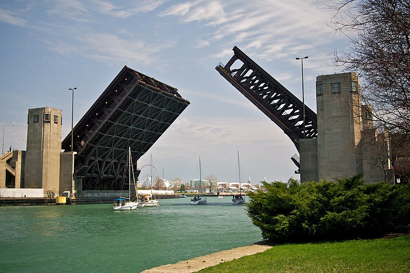 File:Outer Drive Bridge Chicago - opened for sailboats 2011.jpg