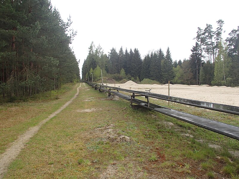 File:Pásový dopravník Pískovna Halámky - Nová Ves nad Lužnicí.JPG