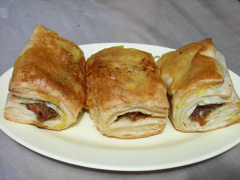 File:Pai isi daging meat pie.JPG