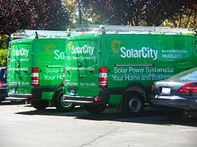 Dua hijau vans olahraga SolarCity logo