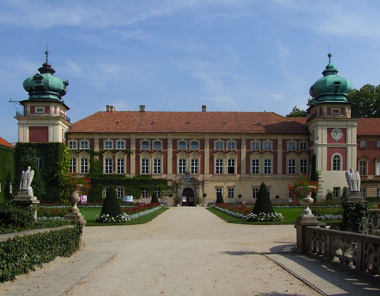 File:Palace in Łańcut.JPG