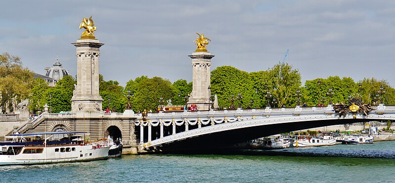 File:Paris Pont Alexandre-III 09.jpg