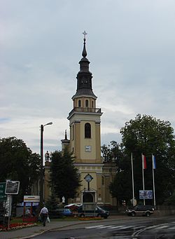 Gereja paroki Bunda Maria, dibangun 1804-1810.