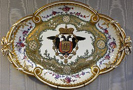 Fuente de porcelana de pasta dura, decoración de oro, Sèvres, 1773.