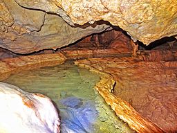 Gibraltarda joylashgan Petes Paradise Cave.jpg