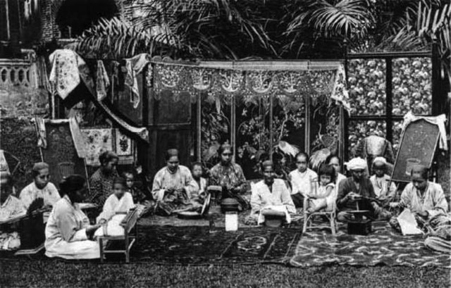 A group of Malay women seated, Singapore, circa 1900.