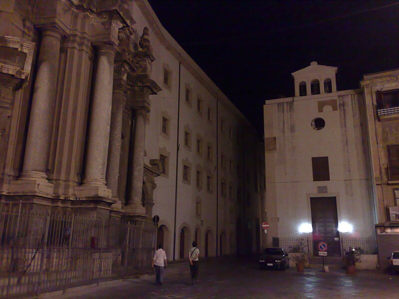 File:Piazza sant'anna.jpg