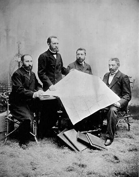 Menucha and Nahala, the Warsaw committee that founded the city, Eliezer Kaplan on left in 1892