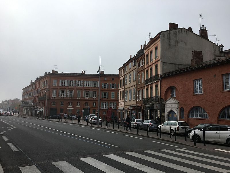 File:Place du Parlement (côté Institut Catholique) - Toulouse 2016-11-26.jpg