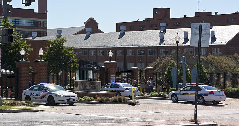 File:Police vehicles block entrance - Washington Navy Yard shooting - 2013-09-17.jpg