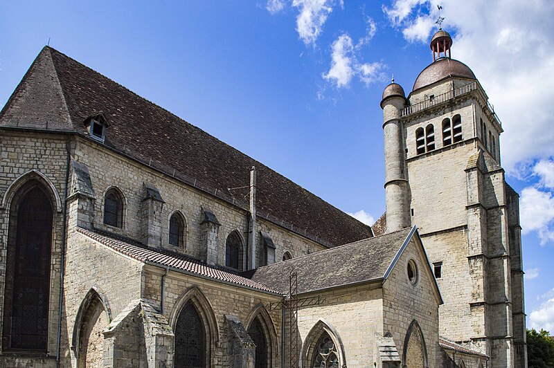 File:Poligny, la collégiale Saint-Hippolyte.jpg