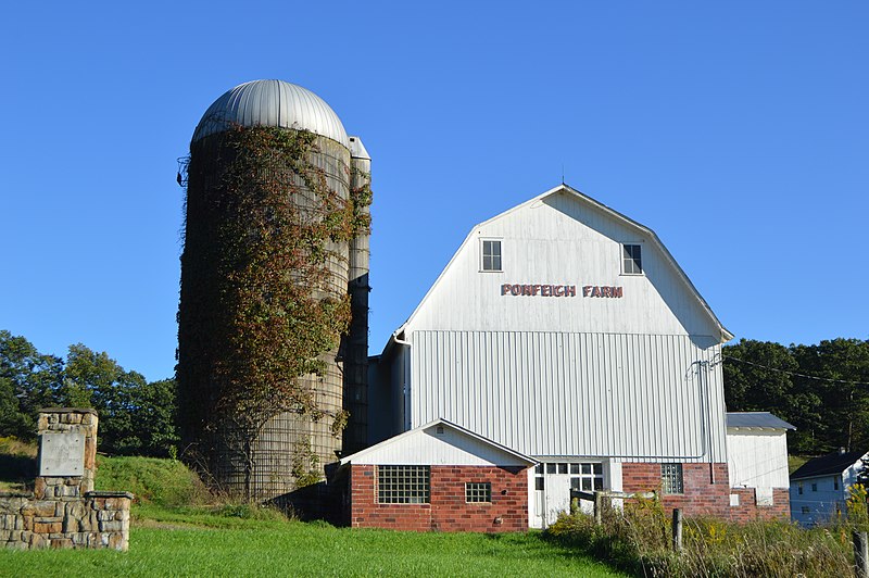 File:Ponfeigh Farm barn and silo.jpg