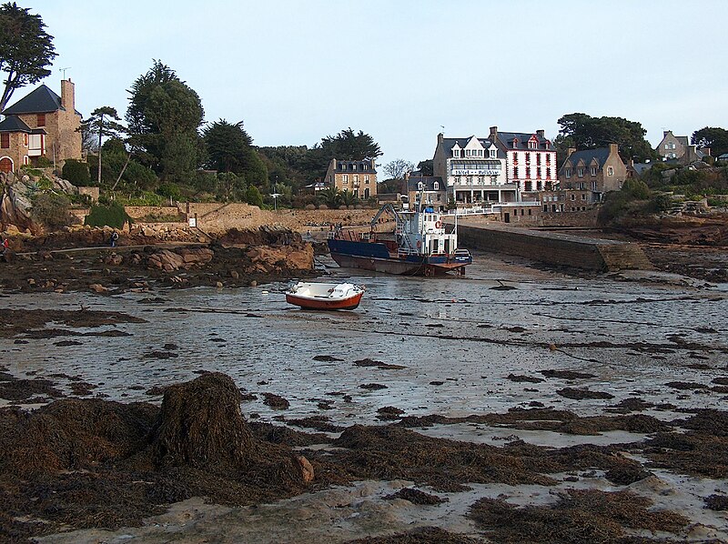 File:Port Clos à Bréhat.jpg