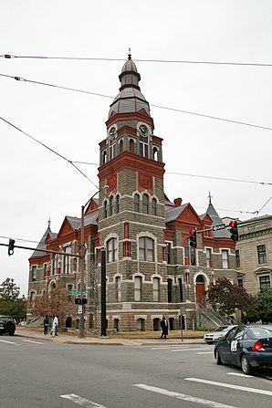 Pulaski County Courthouse in Little Rock (2008). Das 1889 erbaute und 1913/14 im Stile der Beaux-Arts-Architektur wesentlich erweiterte Courthouse wurde im Oktober 1979 in das NRHP eingetragen.[1]