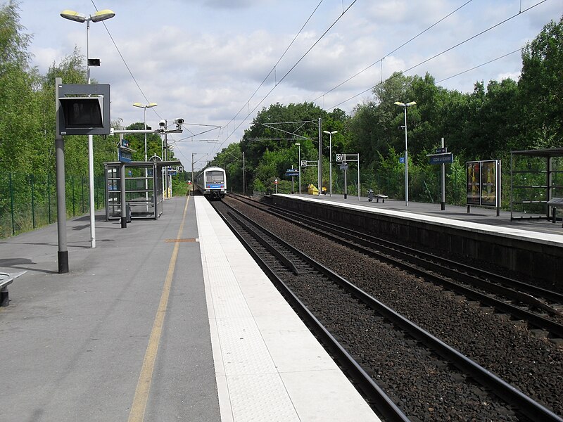 File:RER E - Gare Ozoir 17.JPG