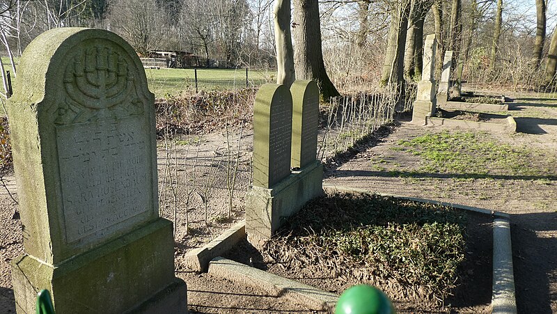 File:Raesfeld, Jüdischer Friedhof.jpg