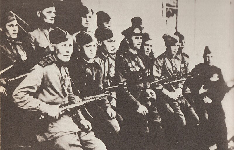 File:Red army soldiers at Komarno 1944.jpg