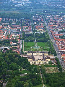 Residenzschloss in Ludwigsburg — Luftaufnahme 2010.jpg