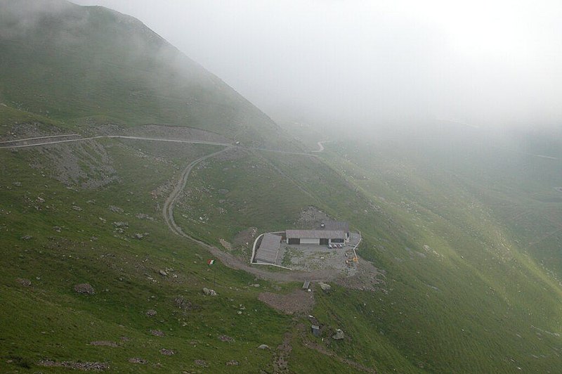 File:Rifugio Chiadinas lungo la Panoramica delle Vette - panoramio.jpg