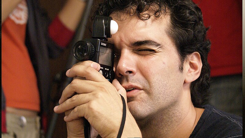 File:Roberto F. Canuto with a Lightmeter in Desire Street shooting.jpg