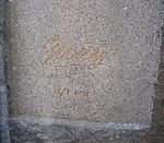 Kung Gustaf V:s autograf på en sten vid Rödbergsfortet.