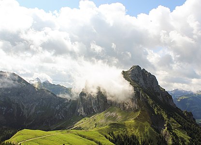 Weather in August, Kletterweg auf den Gipfel