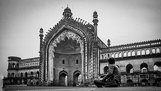 <span class="mw-page-title-main">Rumi Darwaza</span> Gateway in Lucknow, Uttar Pradesh, India